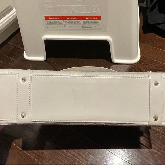 Dior Cream Quilted Shoulder Bag - Picture 4 of 9